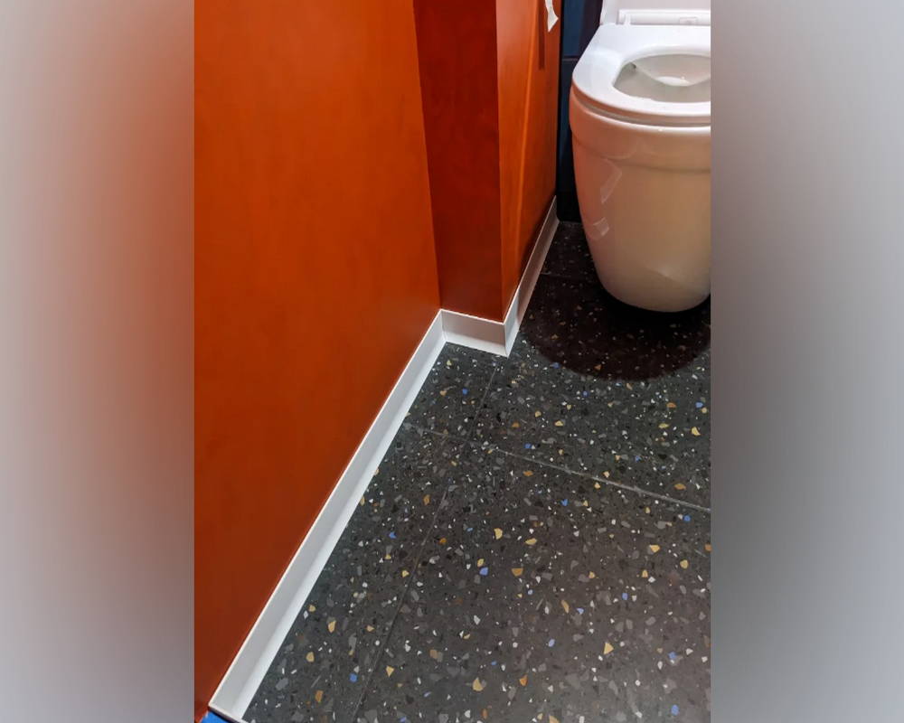 Плинтус из полистирола высокой плотности Волшебная Палочка 60*20*2000. MSPOL 122 Белый под покраску