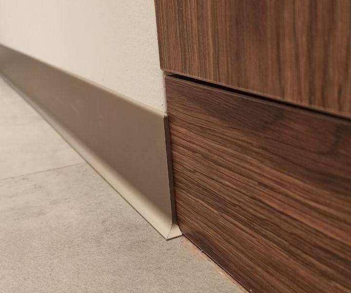 Плинтус алюминиевый Волшебная Палочка 100мм 3,0м Шампань матовая