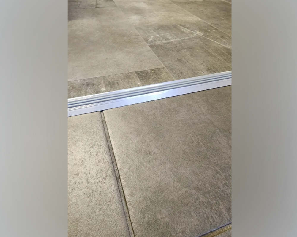 Порог одноуровневый ПС 08-1.1800.01лч Серебро