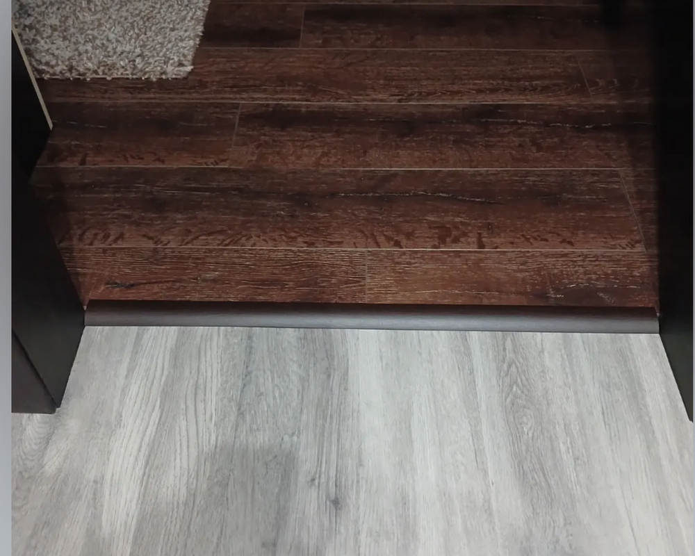 Самоклеящийся порог ЛС 35.1800.4077 Махагон