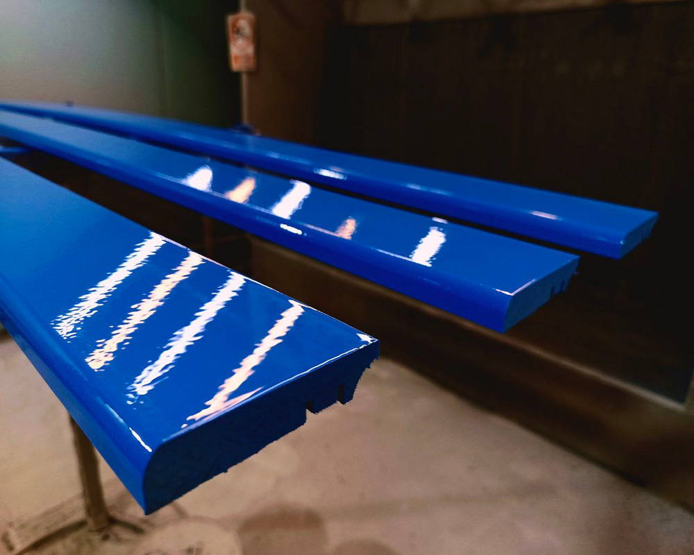 Плинтус МДФ Волшебная палочка 81402 81мм 2,4м.  Окрашенная. RAL 9005