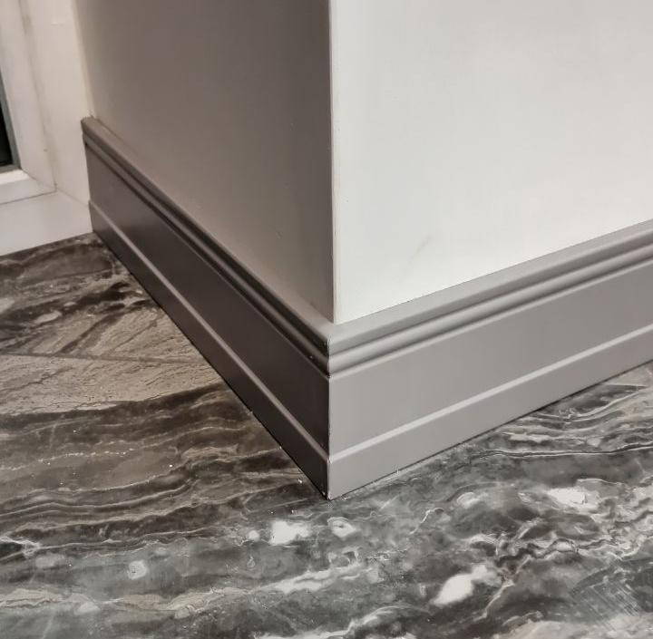 Плинтус ПОЛИСТИРОЛ HI WOOD B90 90мм х 15мм х 2,0м. Окраска включена в стоимость