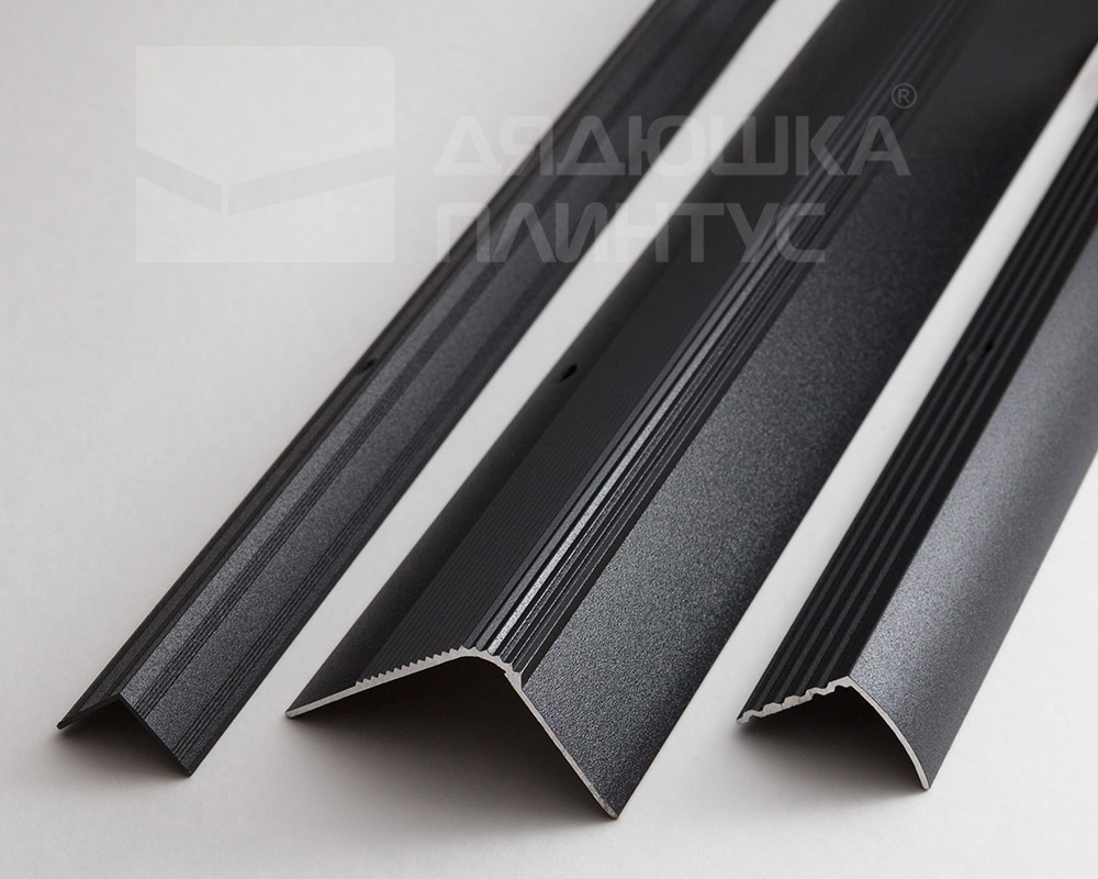 Порог угловой ПУ 03.1800.15 Черный