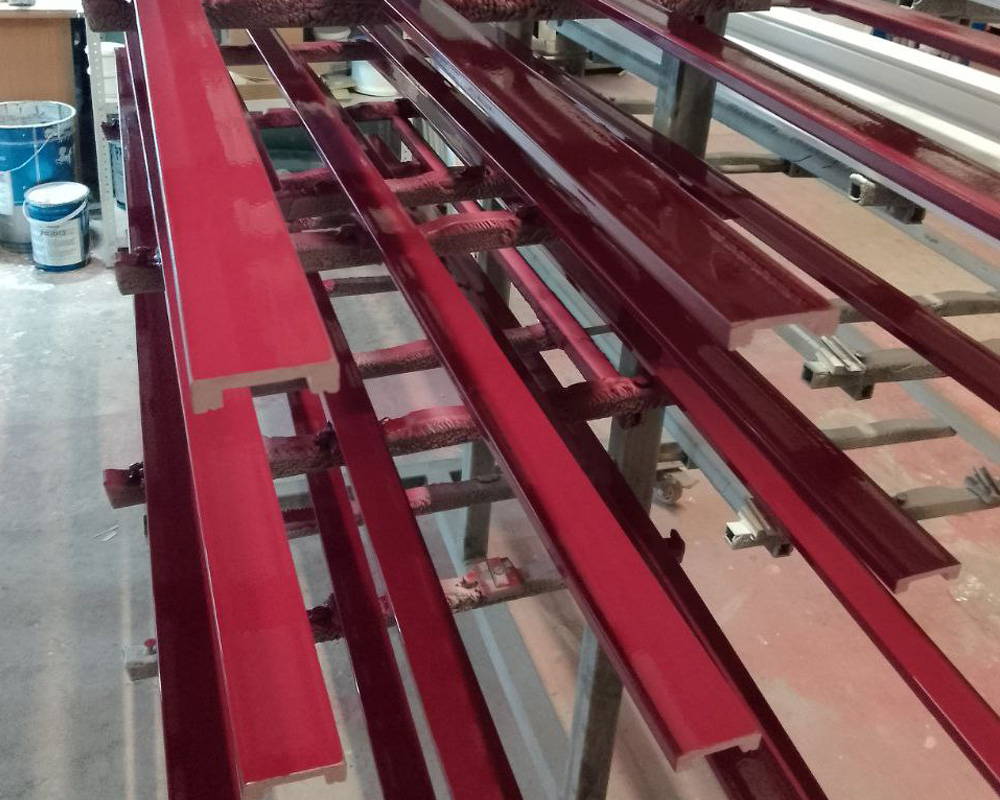 Плинтус ПОЛИСТИРОЛ HI WOOD B70V1 70мм х 12мм х 2,0м. Окраска включена в стоимость