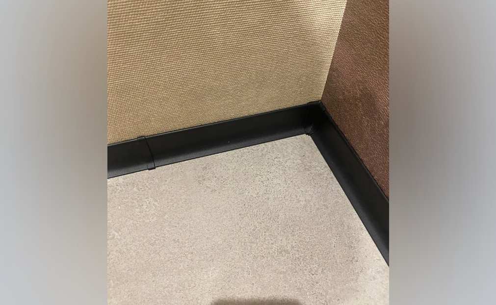 Плинтус алюминиевый 80 мм ПЛ-80 черный муар 3м