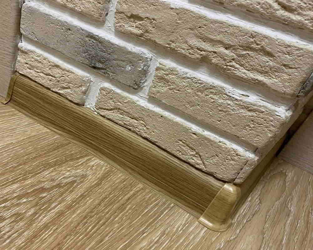 Плинтус ПВХ Идеал Классик 70мм 2,2м 321 Падук