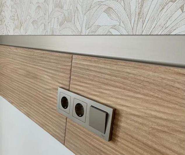 Плинтус алюминиевый Волшебная Палочка 80мм 3,0м Шампань матовая