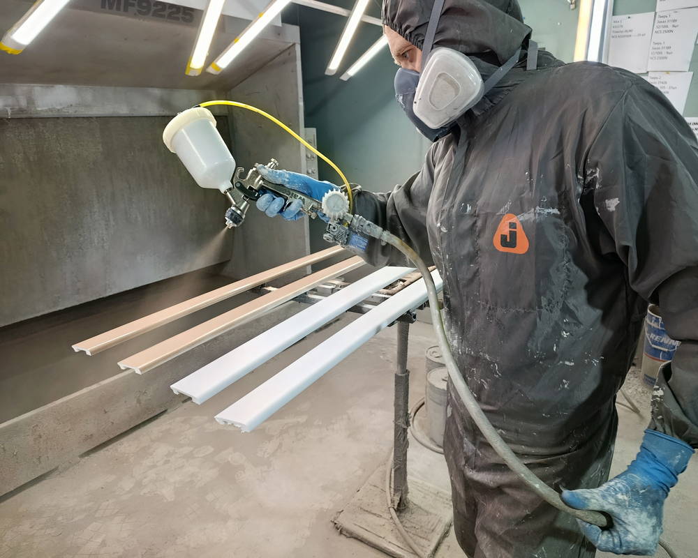 Плинтус ПОЛИСТИРОЛ HI WOOD B80B 80мм х 14мм х 2,0м. Окраска включена в стоимость