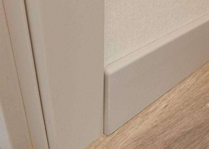 Плинтус Волшебная Палочка Самоцветы 81мм 2,0м. RAL 9003. Цвет 401