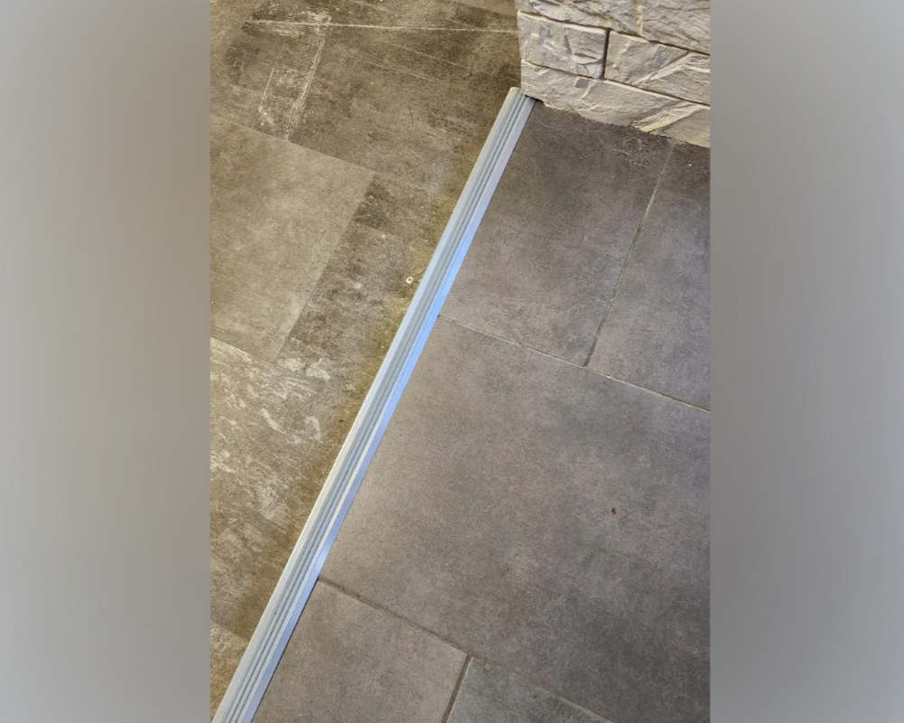 Порог одноуровневый ПС 08-1.2700.201л Серебро