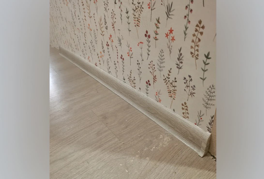 Плинтус ПВХ Волшебная палочка 58мм 2,2м 5810