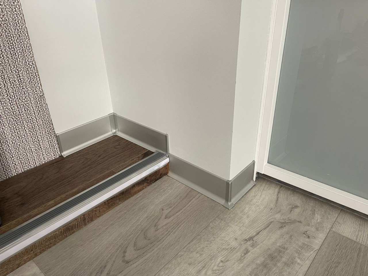 Плинтус алюминиевый Волшебная палочка 80 мм 3,0 м Серебро матовое