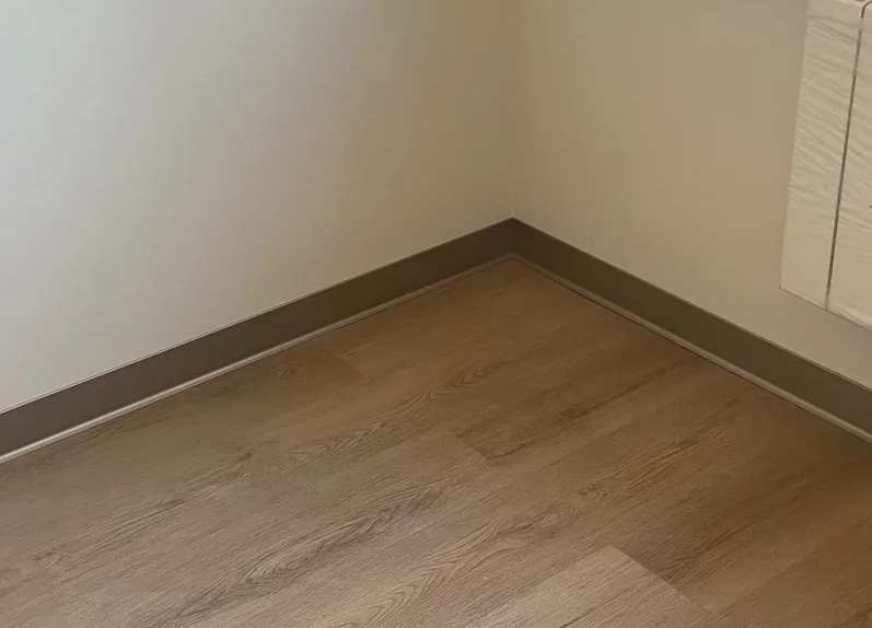 Плинтус алюминиевый Волшебная Палочка 80мм 3,0м Шампань матовая