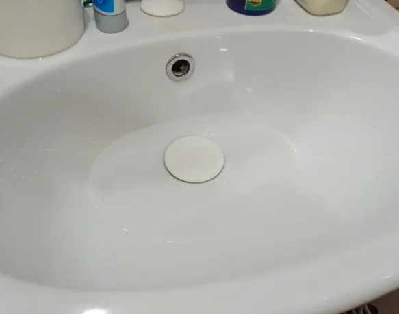 Пробка для ванны акриловая с уплотнителем Белая