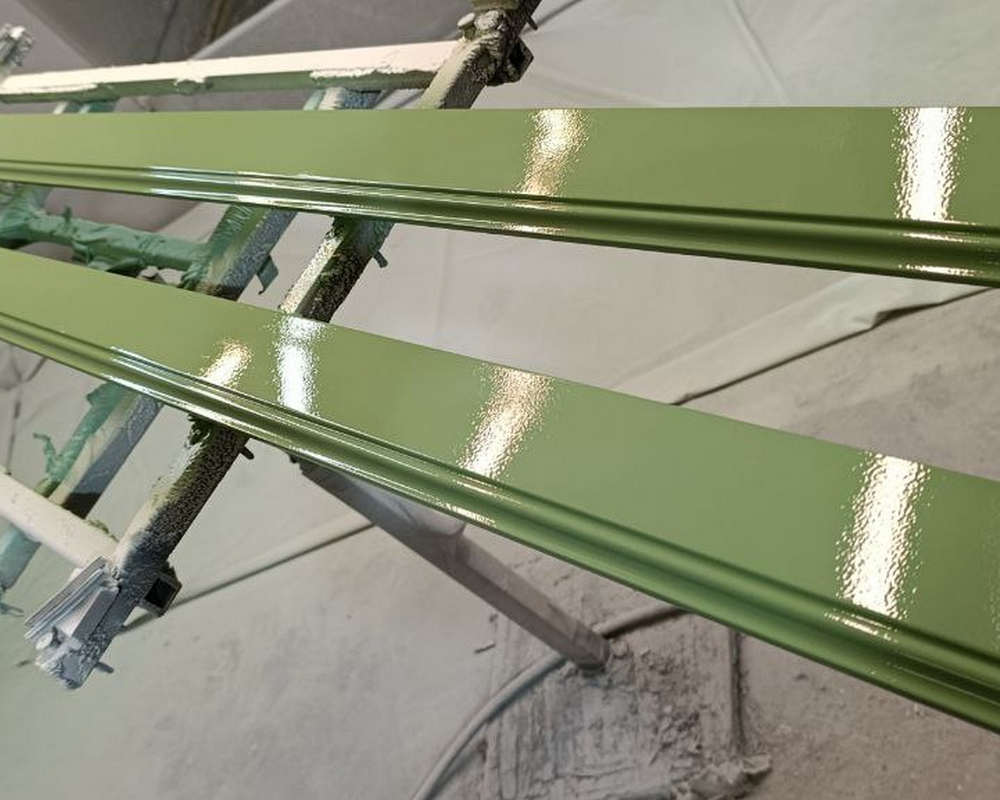 Плинтус ПОЛИСТИРОЛ HI WOOD B80A 80мм х 12,5мм х 2,0м. Окраска включена в стоимость