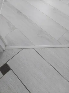 Алюминиевый  ламинированный профиль ПТ-30 (T30B165-30G16) дуб беленый 2,7 м.