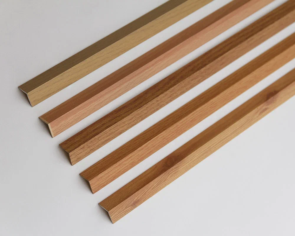 Угол декоративный 30х30 Уп 12-27.2700.581 Сосна