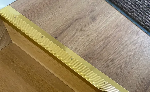 Порог угловой ПУ 04.1800.086 Пробка