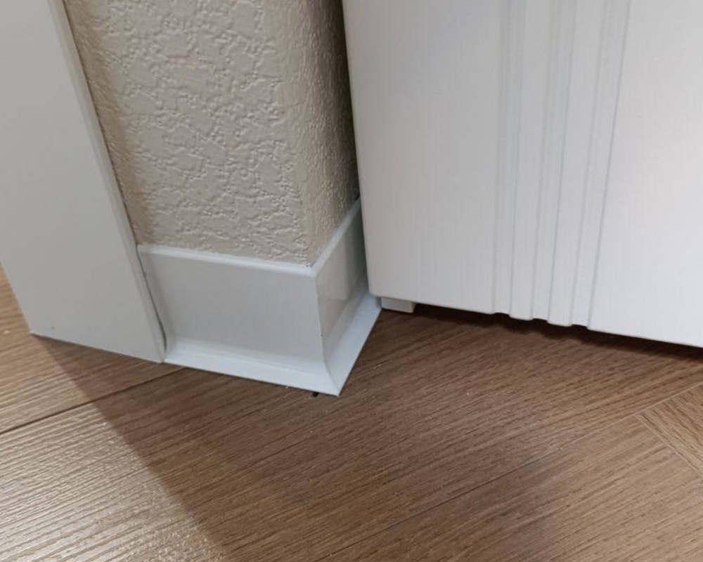 Плинтус алюминиевый 80 мм ПЛ-80 белый муар 3м.