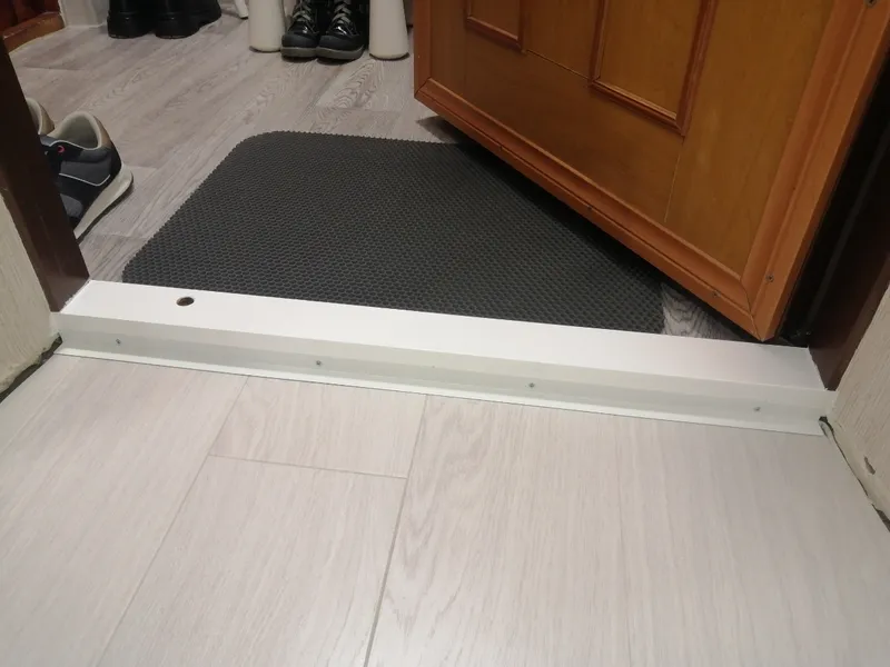 Порог угловой ПУ 05-1.1800.059 0,9 м Бетон скай. Цена за 6 штук